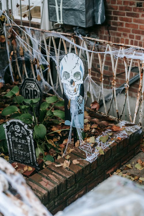 Free Yard decorated for Halloween with graves Stock Photo