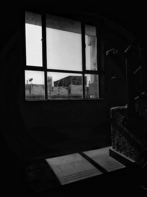бесплатная Бесплатное стоковое фото с в помещении, вертикальный выстрел, интерьер здания Стоковое фото