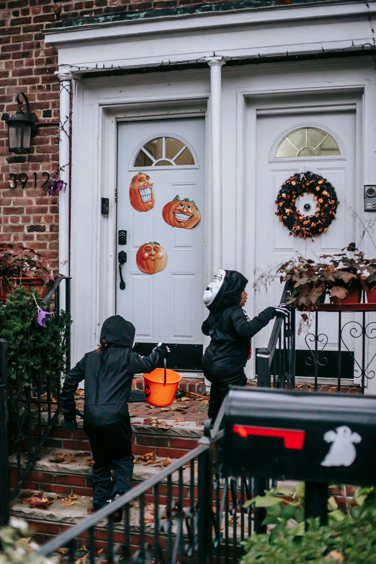Halloween in South Surrey & White Rock 2026: Events, Family Fun, and Trick-or-Treat Tips
