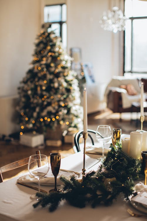 Photos gratuites de à l'intérieur, arbre de noël, articles en verre