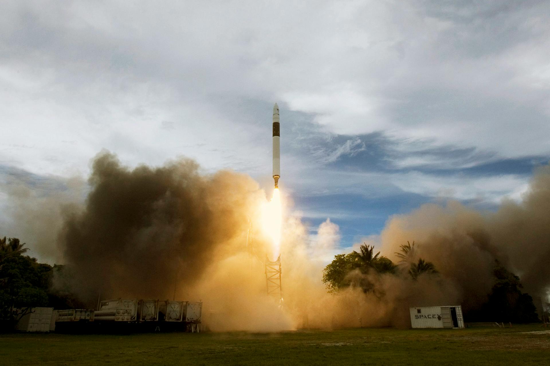 Liftoff of spacecraft on cloudy day