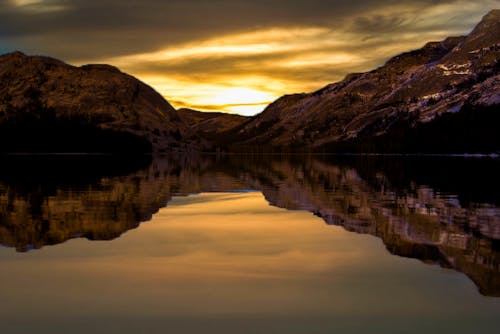 bezplatná Základová fotografie zdarma na téma denní světlo, hora, jezero Základová fotografie