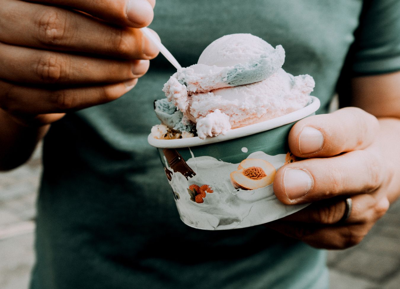 <p><strong>SmartScoop</strong> is a one-of-a-kind creation, including the following benefits:</p><ul><li><p>Whey isolate protein for rapid absorption of highest quality protein plus needed leucine for enhanced muscle deposition</p></li><li><p>Micellar casein protein for sustained protein levels for hours</p></li><li><p>Creatine Monohydrate for enhanced muscle deposition</p></li><li><p>Sweetened with allulose & Onosweet for natural taste and mild GLP-1 effects with Zero Net Carbs</p></li><li><p>Contains natural dietary fibers</p></li><li><p>MCT (Medium-chain triglyceride) Oil for quick and sustained energy without an insulin spike</p></li><li><p>Perfect for weight-loss, bodybuilding, enhanced athletic performance, or guilt-free indulgence</p></li></ul>