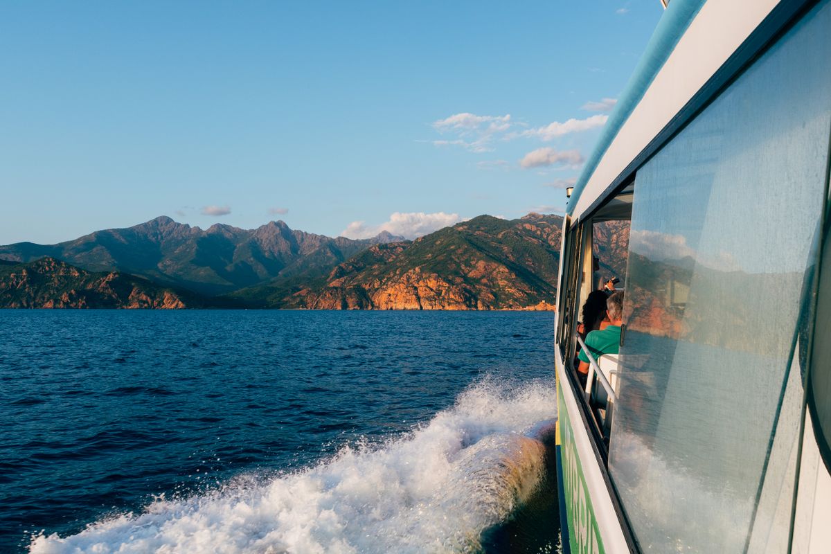 Ferry voiture Corse : tarifs, conseils de réservation - Quand et comment réserver son ferry voiture pour la Corse ?