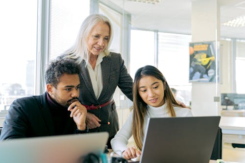 Kostenloses Stock Foto zu brainstorming, büro, diskussion