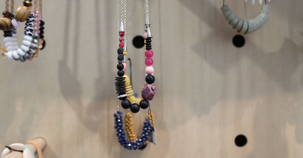 How to make a beaded necklace without clasp