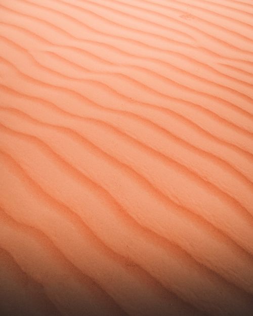 Free Captivating sand ripples in the Dubai desert showcasing nature's artistry. Stock Photo