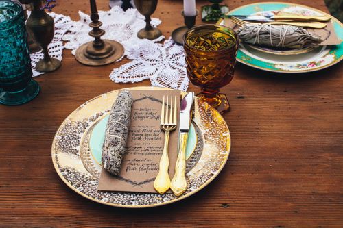 Free A beautifully arranged rustic fine dining table with vintage cutlery and plates, perfect for special occasions. Stock Photo