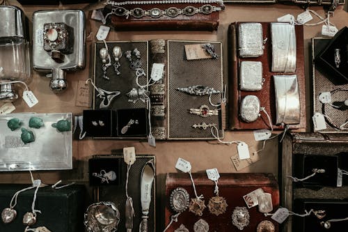 Free Antiques on Display in a Store Stock Photo