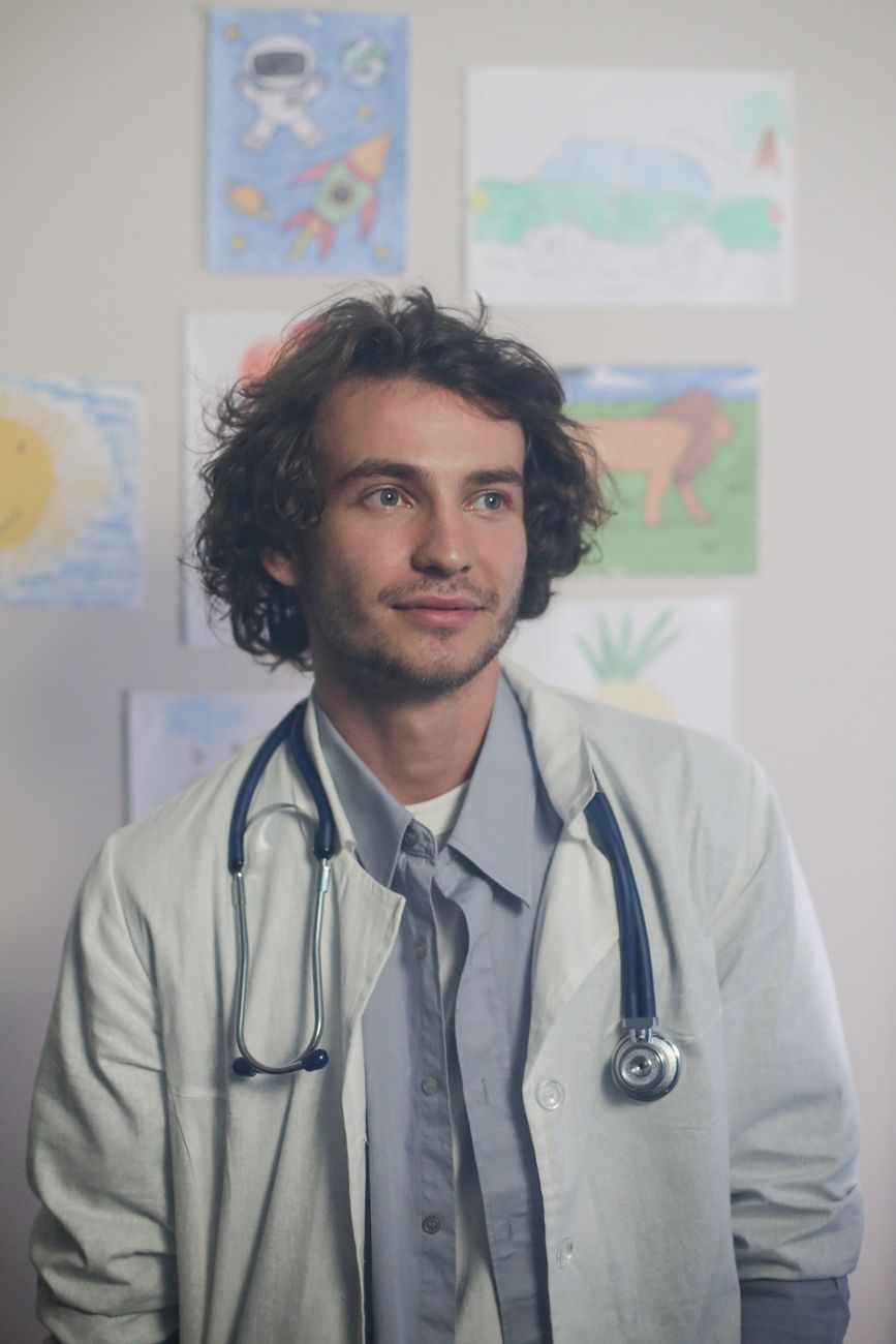 Reprezentanți ai universitar și medical în timpul conferinței despre donarea de organe Reprezentanți ai universitar și medical în timpul conferinței despre donarea de organe