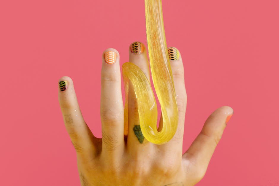 Como remover unhas de gel com papel alumínio e acetona em casa