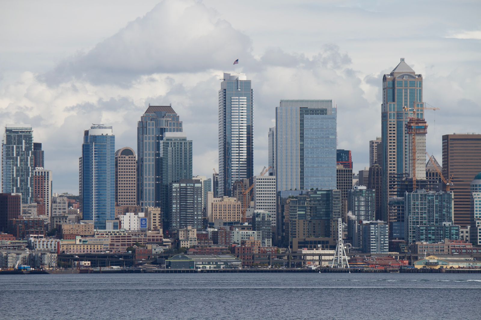 Vista da cidade de Washington com prédios e céu claro