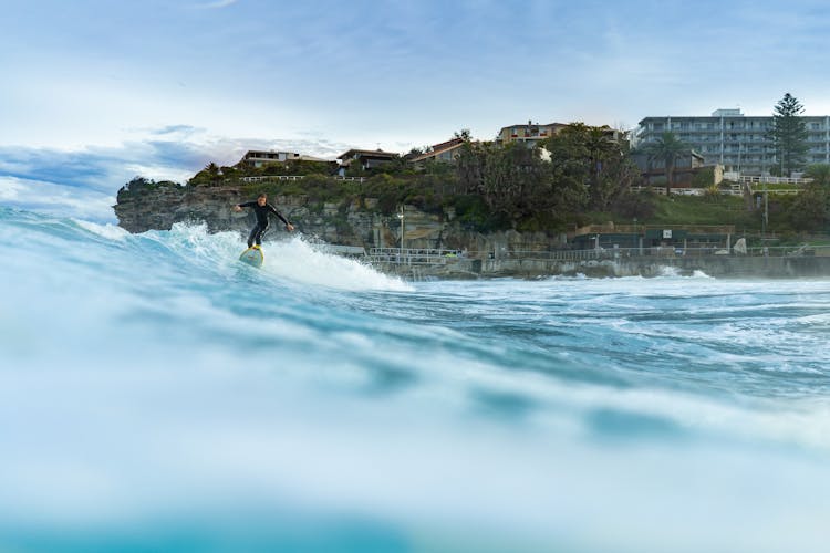 Surfing in Sydney thumbnail