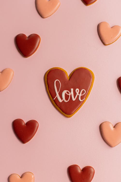 Free Small hearts with love word placed on surface Stock Photo