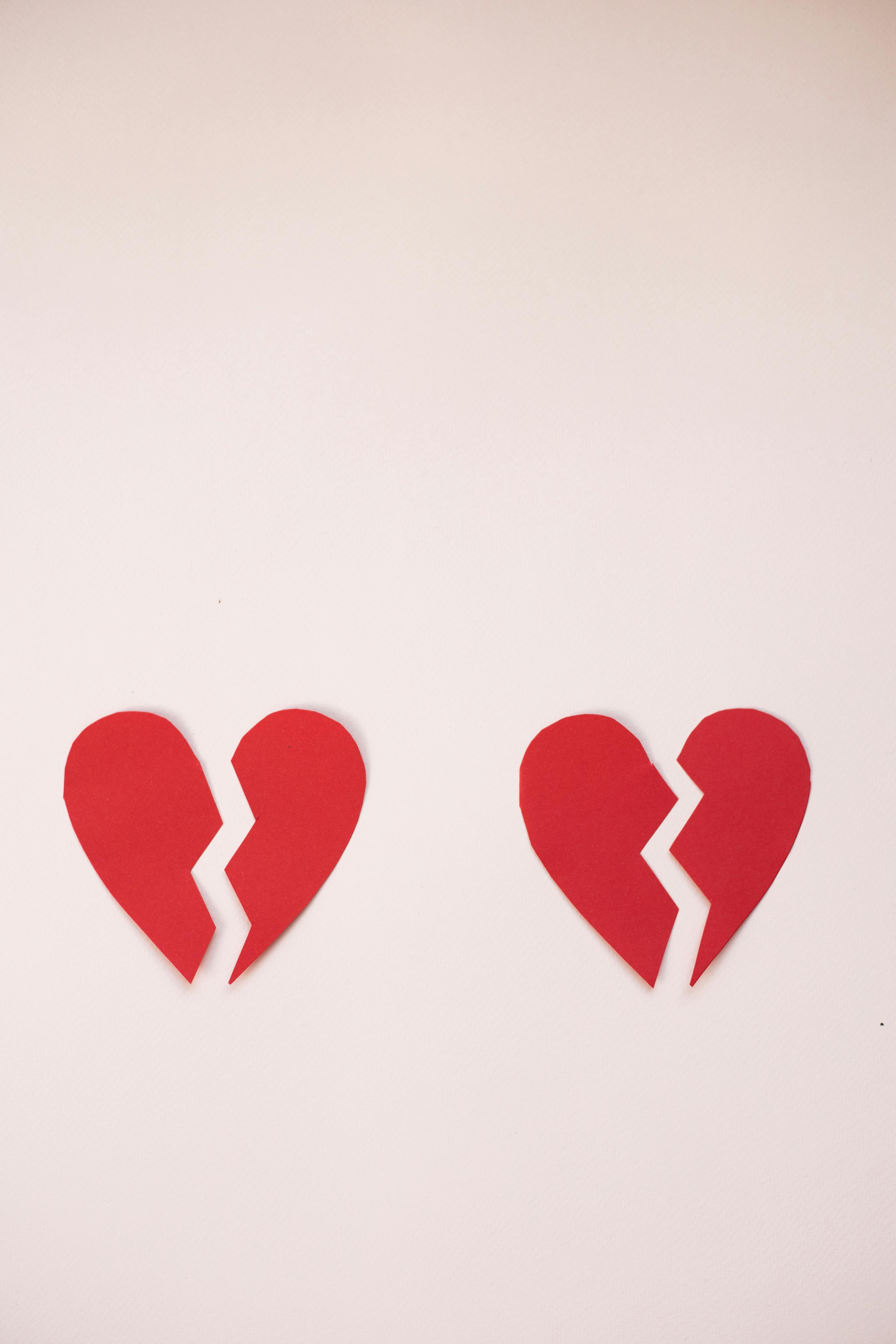 Broken Heart Wallpaper Images - Free Download on Freepik