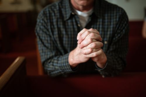 free religious dating apps – man in quiet reflection at church