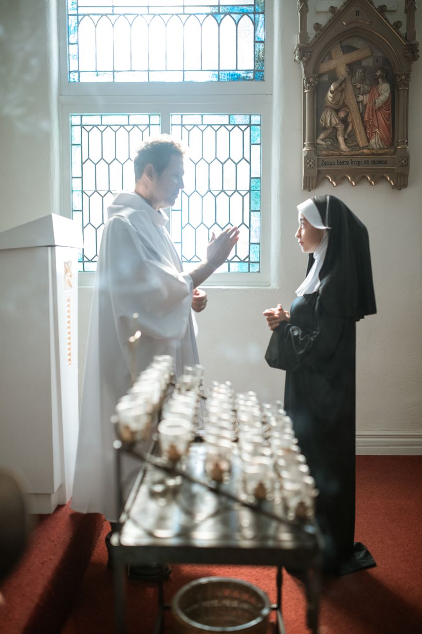 Pope prays with Archbishop of Canterbury Sarah Mullally and vows continued dialogue
