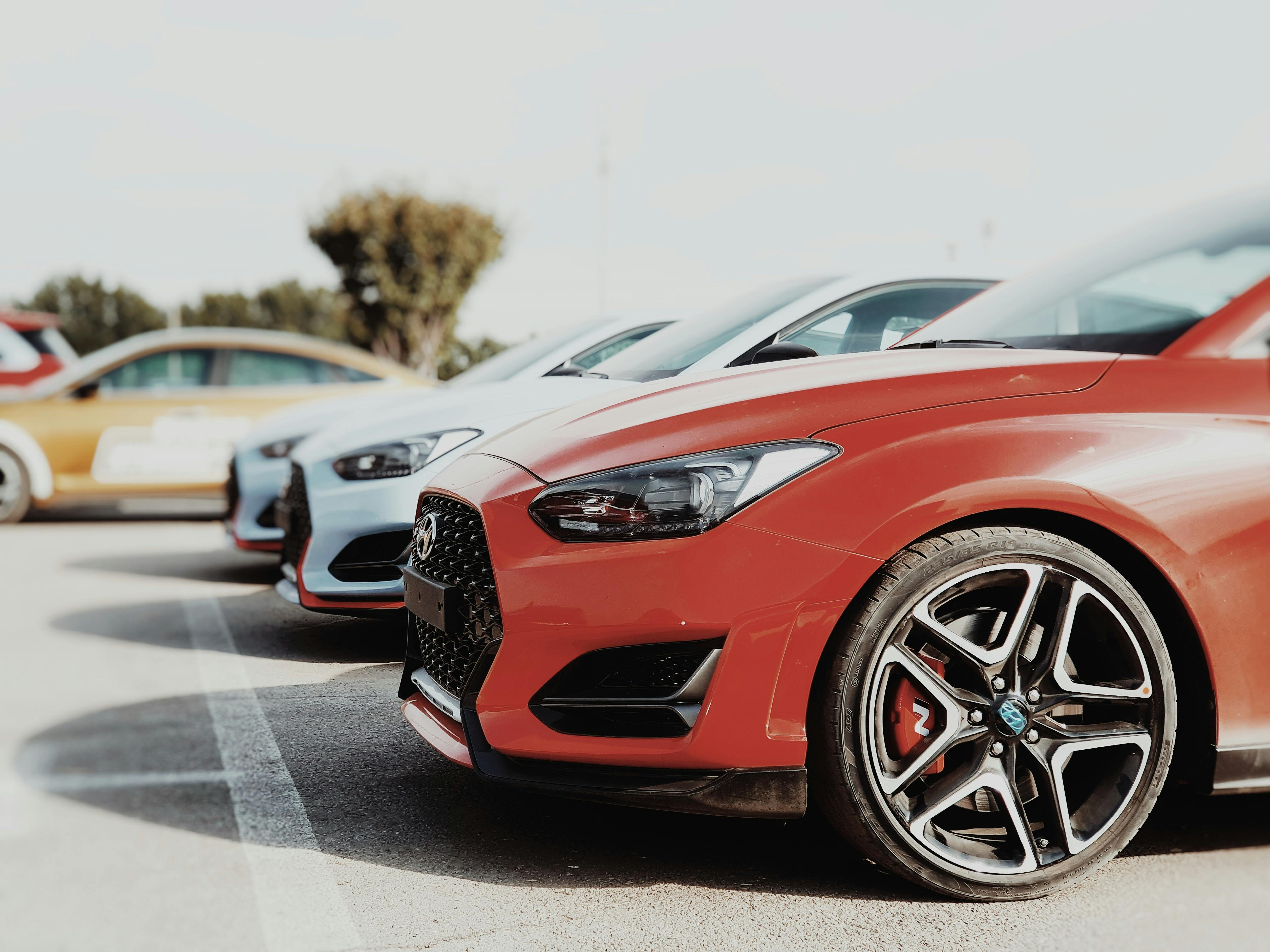compact car meaning — Photo by Shuaizhi Tian on Pexels