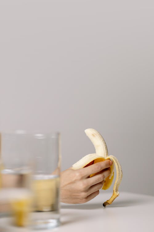 vue de dessus de bananes fraîches 17442953 Photo de stock chez