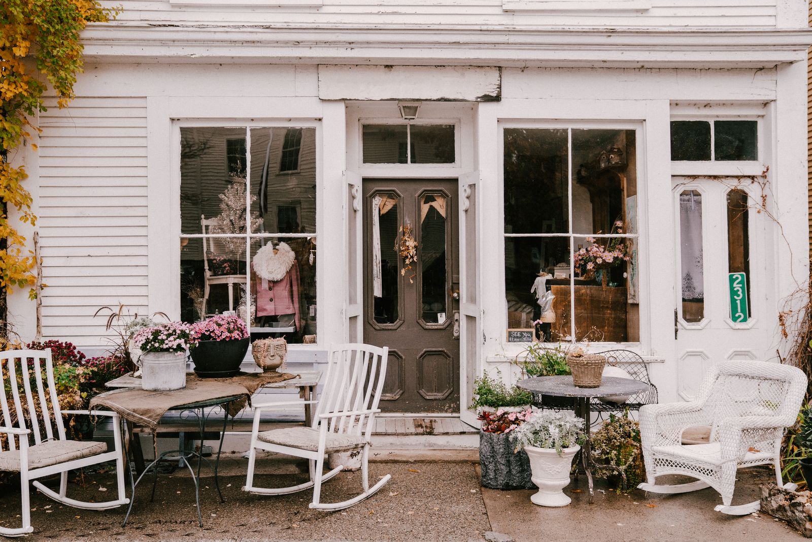 Maximizing Curb Appeal | The Little Details That Make Buyers Want More