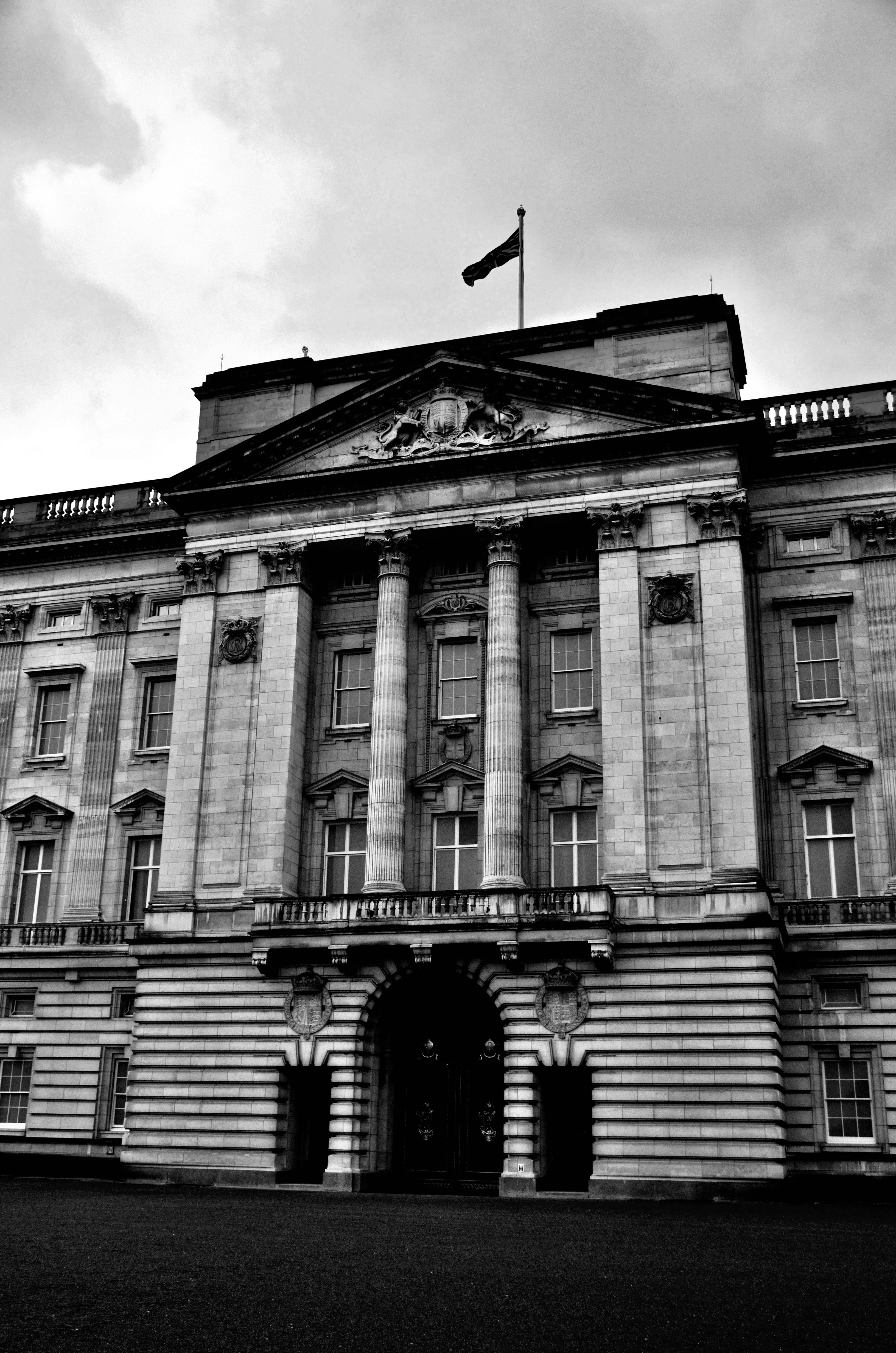 grayscale photo of the buckingham palace in london