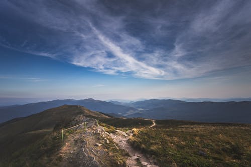 Kostenloses Stock Foto zu berge, bewölkter himmel, drohne erschossen