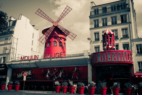 Fachada De La Tienda Moulin Pouge