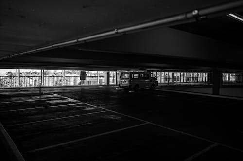 停車場, 單色, 灰階 的 免費圖庫相片