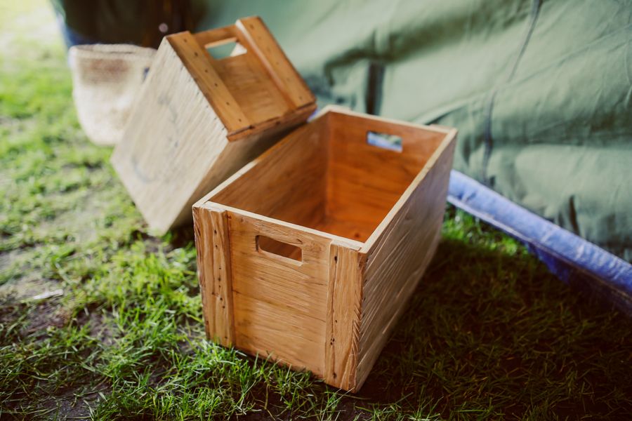 Caisses en bois prêtes pour le transport de marchandises