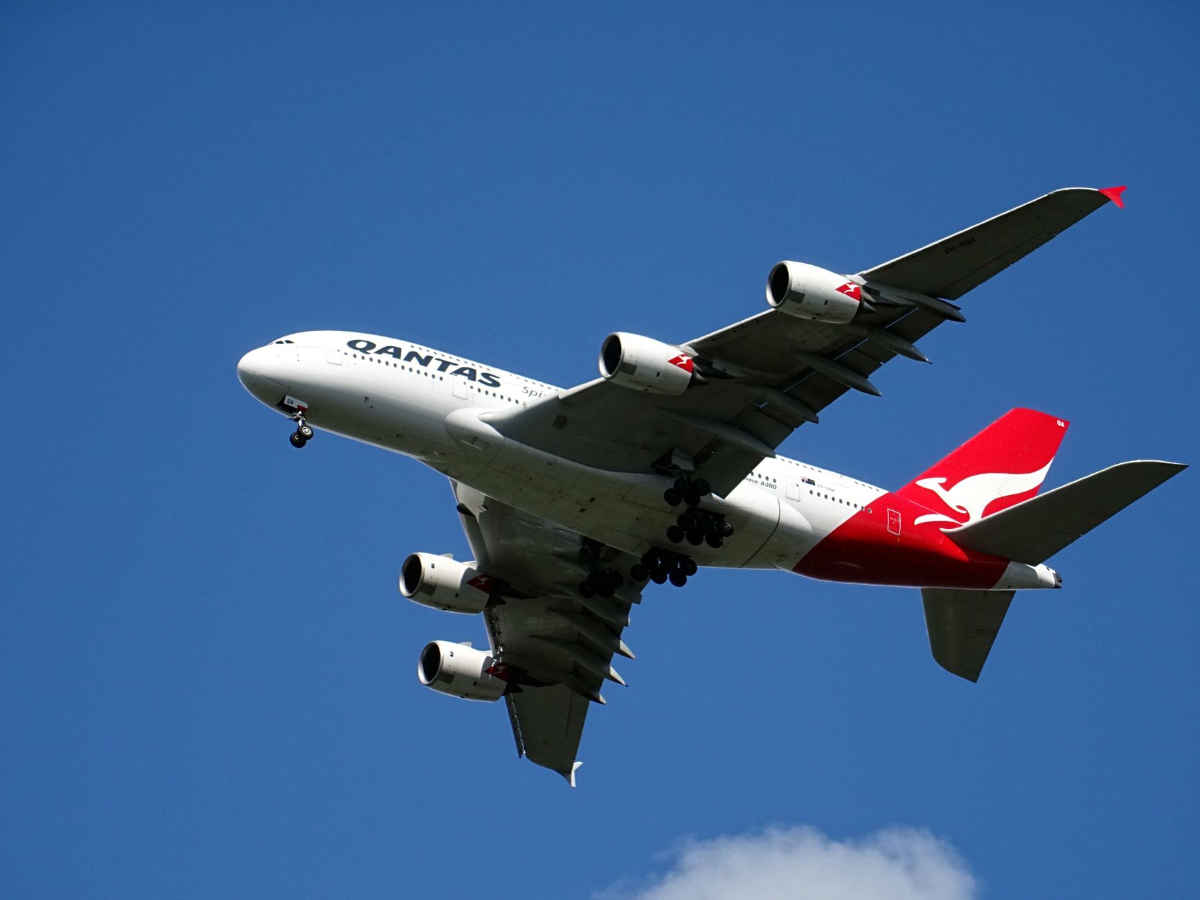 Qantas (QAN) FY Profit Falls 14% Amid Market Challenges