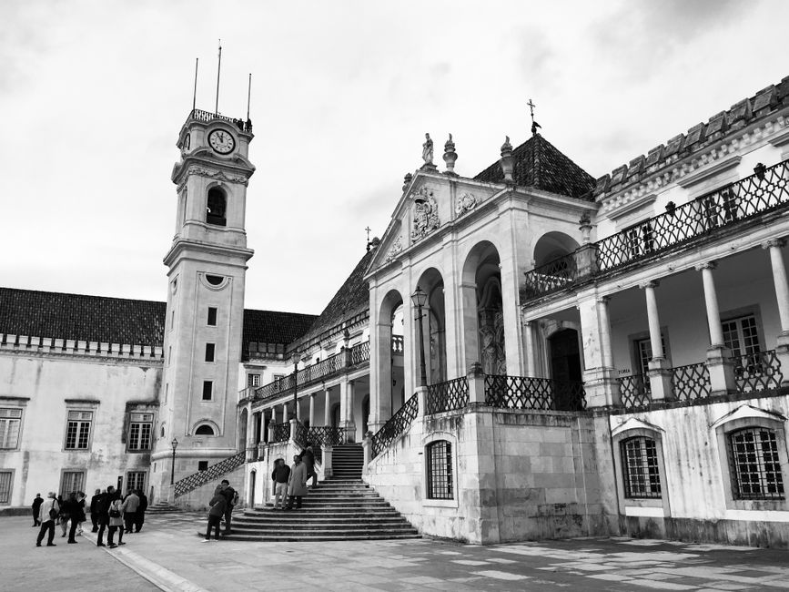 University of Coimbra tarihi kampüs ve saat kulesi