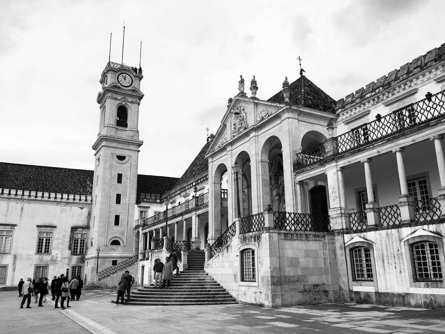 University of Coimbra tarihi kampüs ve saat kulesi