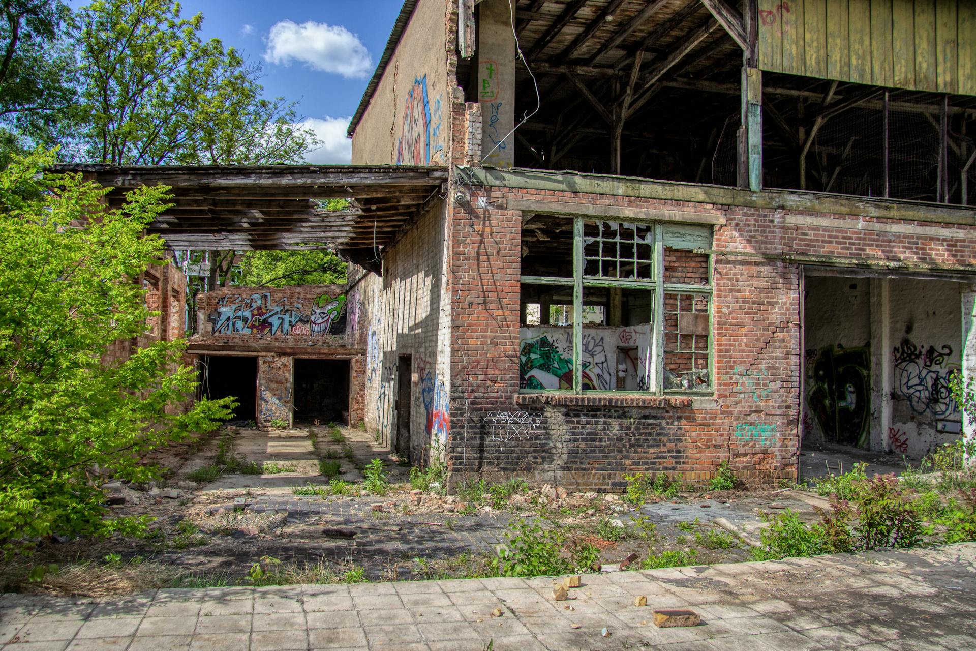 Explore the vibrant graffiti and brickwork of an abandoned factory in Leipzig.