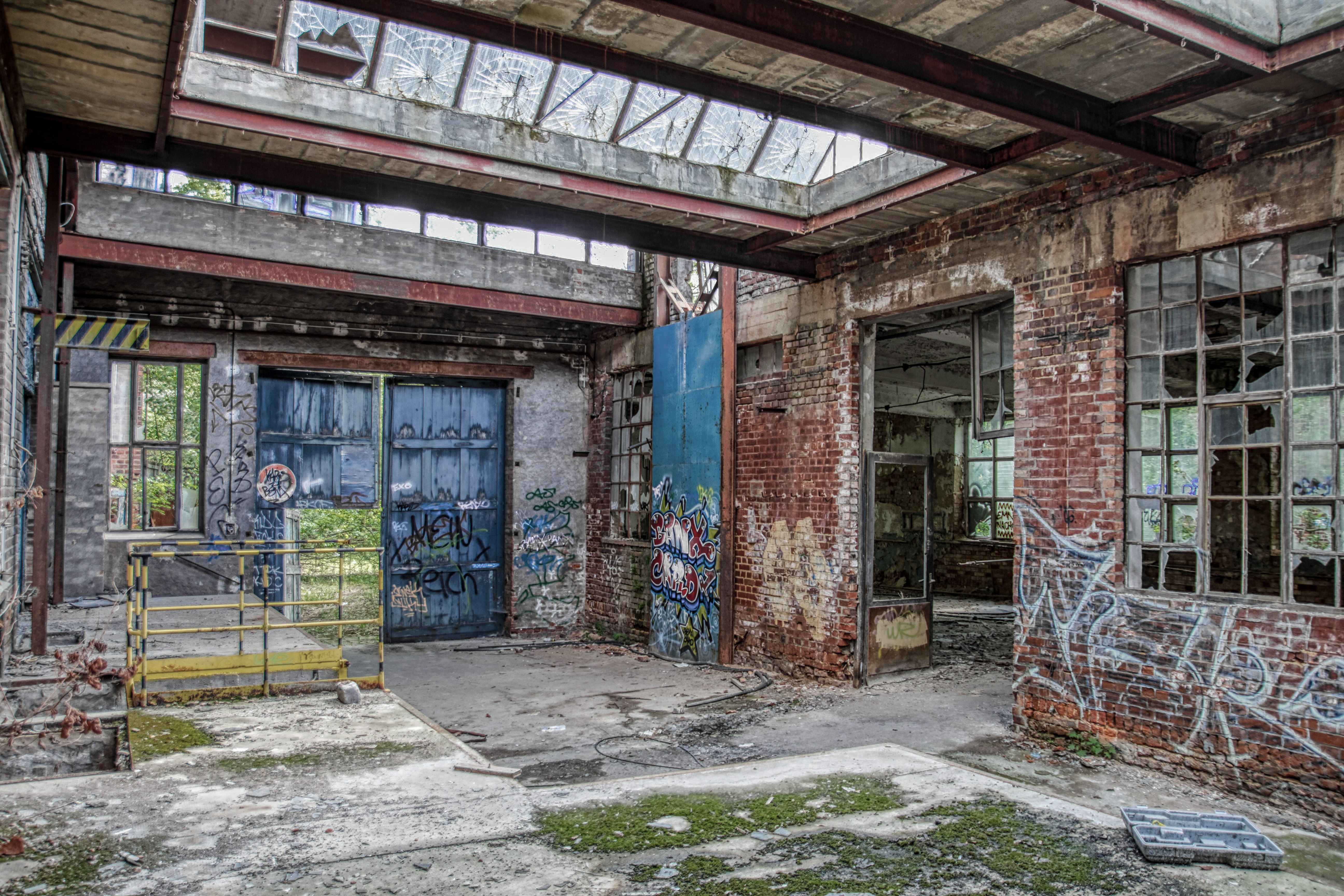 an-abandoned-concrete-structure-free-stock-photo