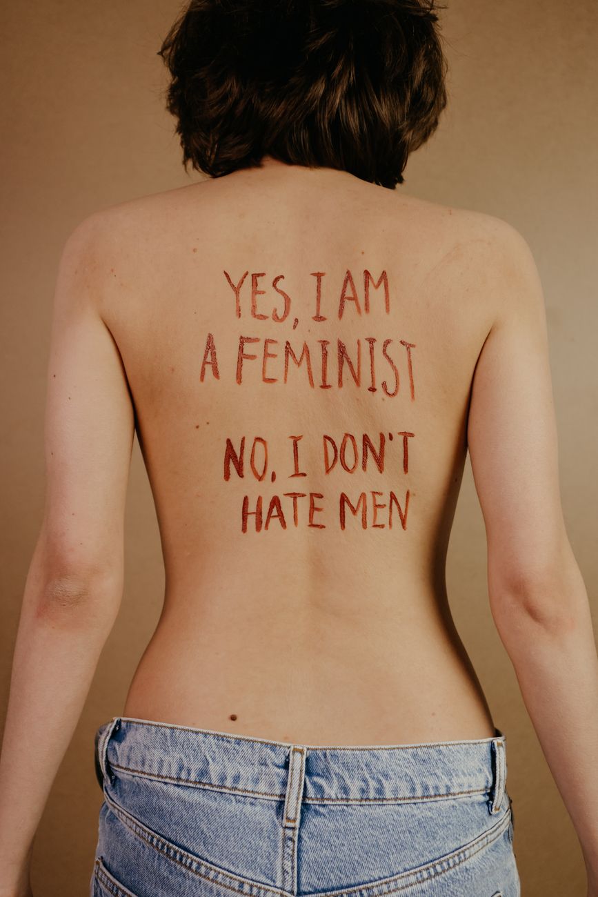 O fenômeno das <i>tradwives</i>: "Ser misógino não é um privilégio masculino"