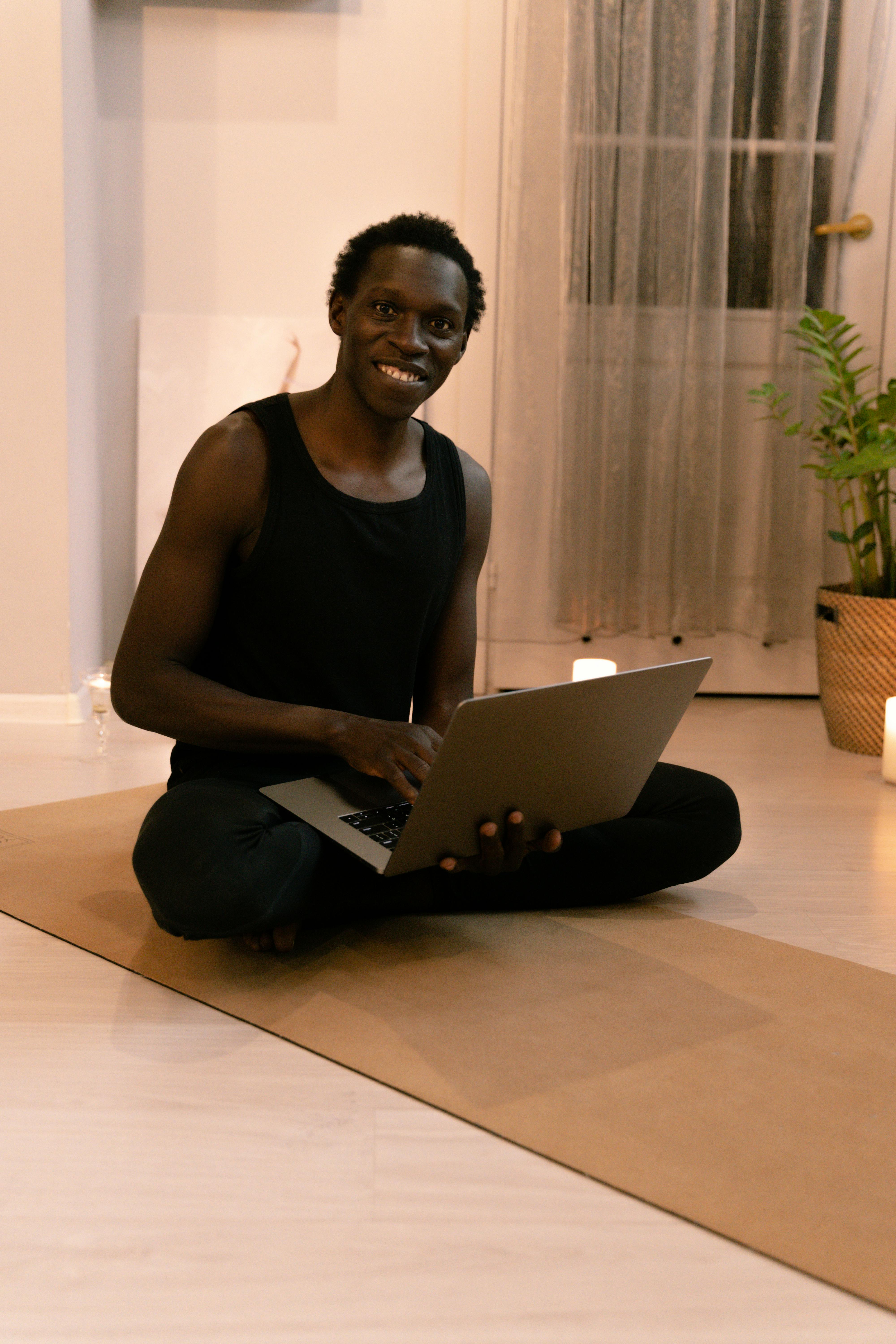 5 Top Yoga Apps To Use At The Office