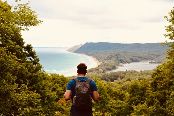 The Escarpment Trail along the cliffs above Lake of the Clouds