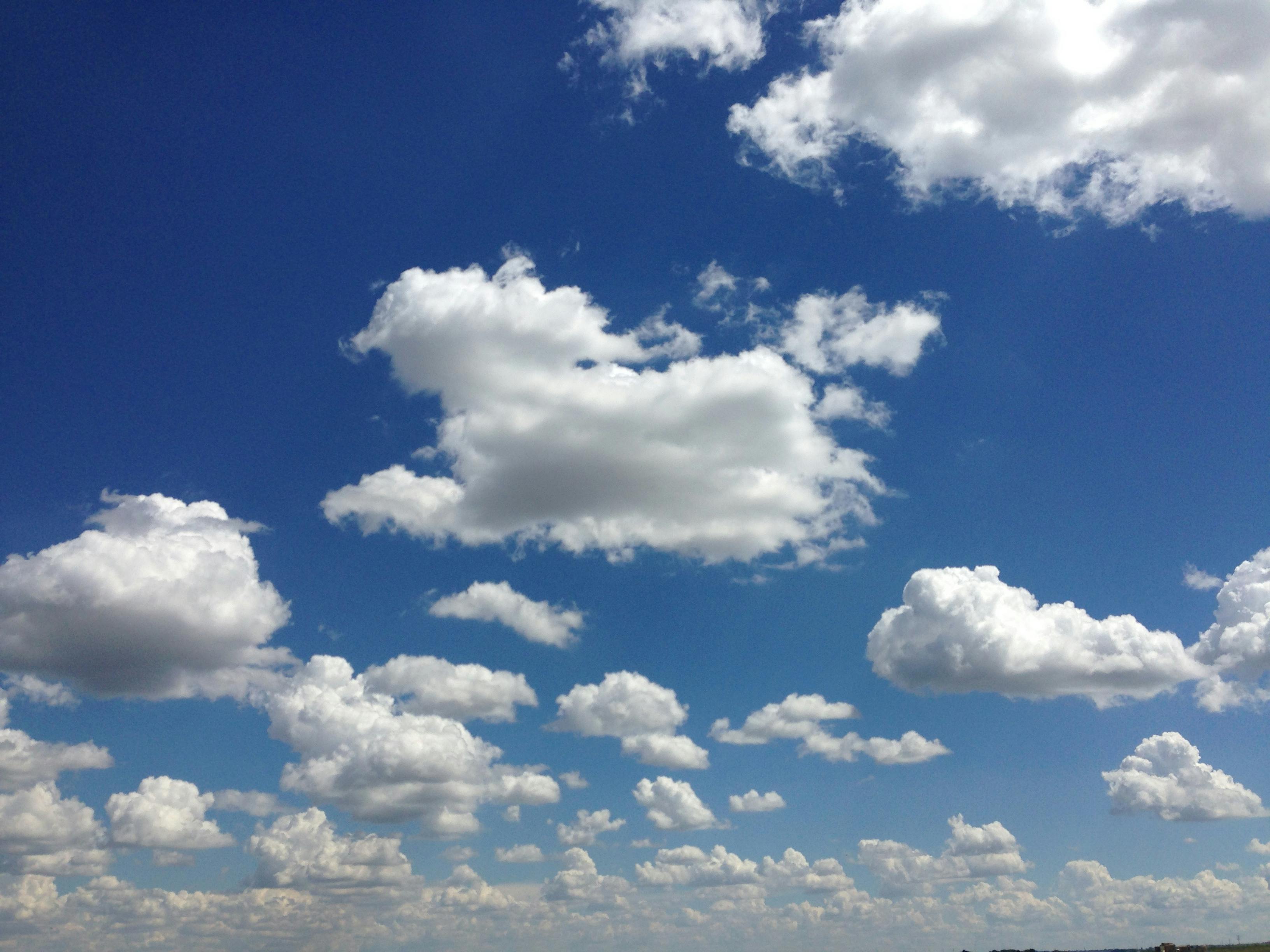 Kostenloses Foto zum Thema: blauer himmel, wolken