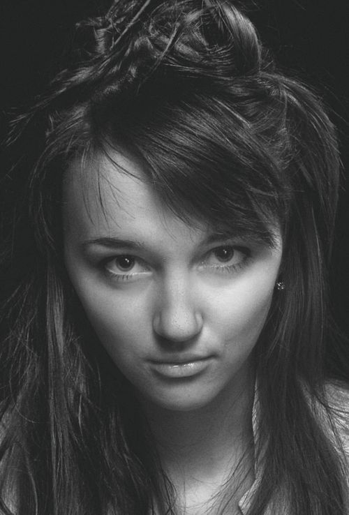 Free Intense black and white portrait of a woman with expressive eyes and messy hair. Stock Photo
