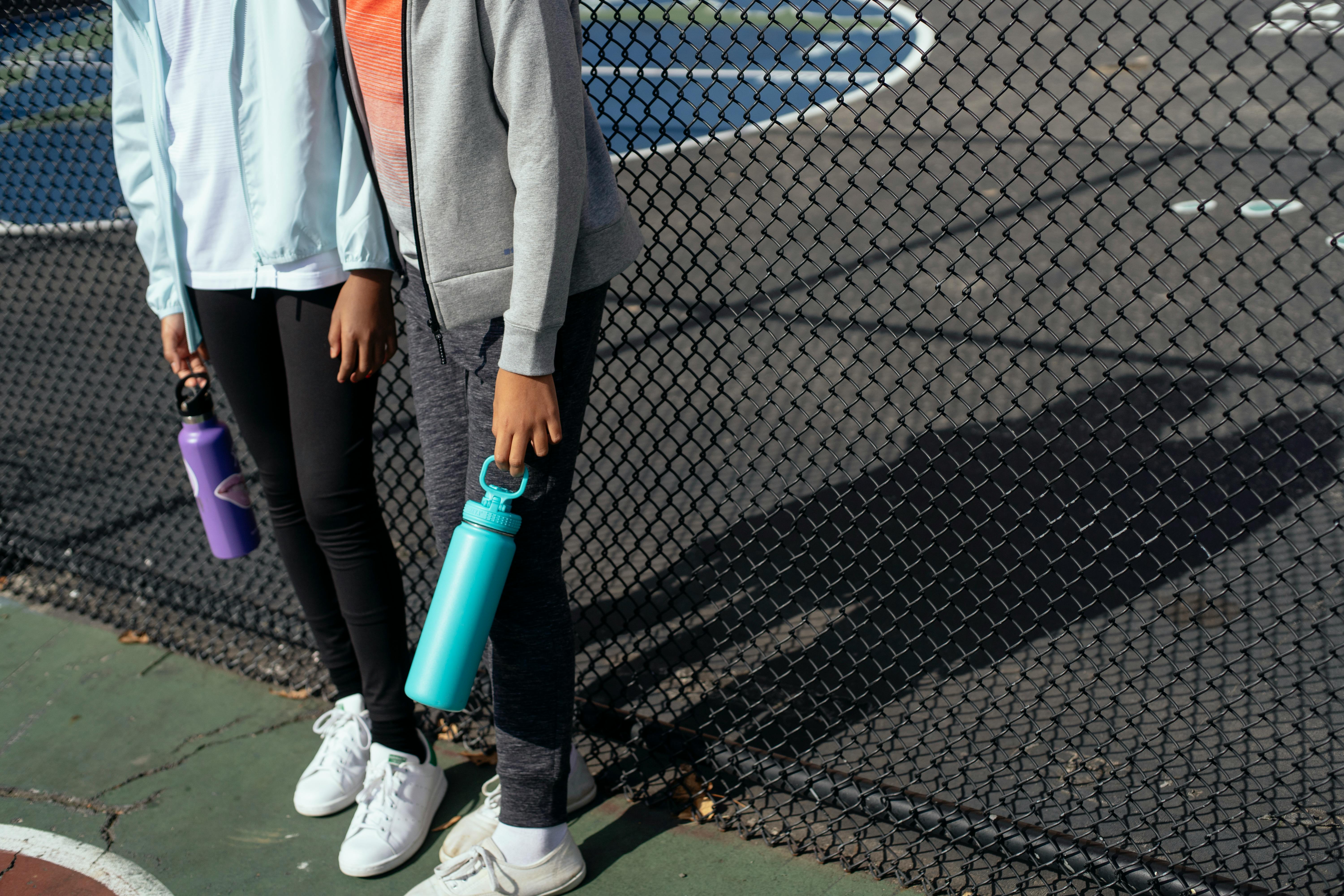 What are cons of metal water bottles?