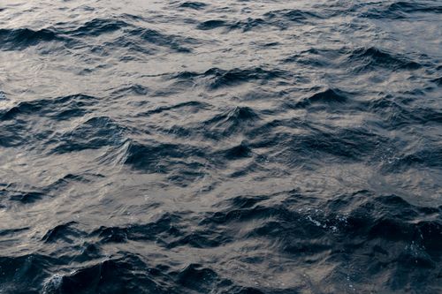 Free Dynamic waves on the Çanakkale sea surface showcasing natural beauty. Stock Photo