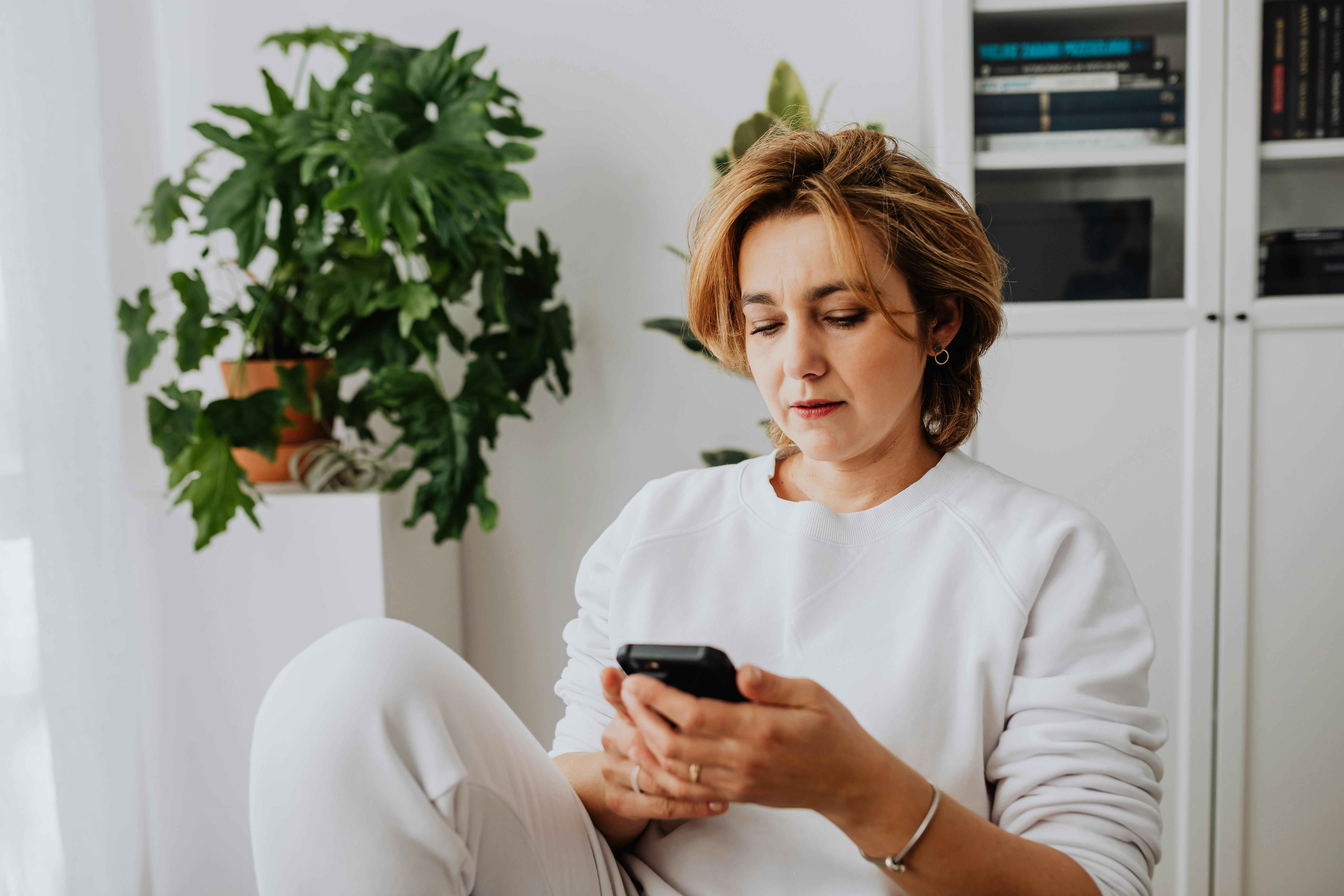 Therapy Apps vs In‑Person Therapy: Do Digital Mental Health Apps Really Work? — Photo by www.kaboompics.com on Pexels