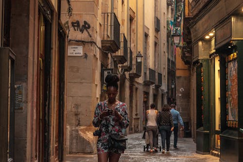 afrikalı-amerikalı kadın, barcelona, çekici kadın içeren Ücretsiz stok fotoğraf