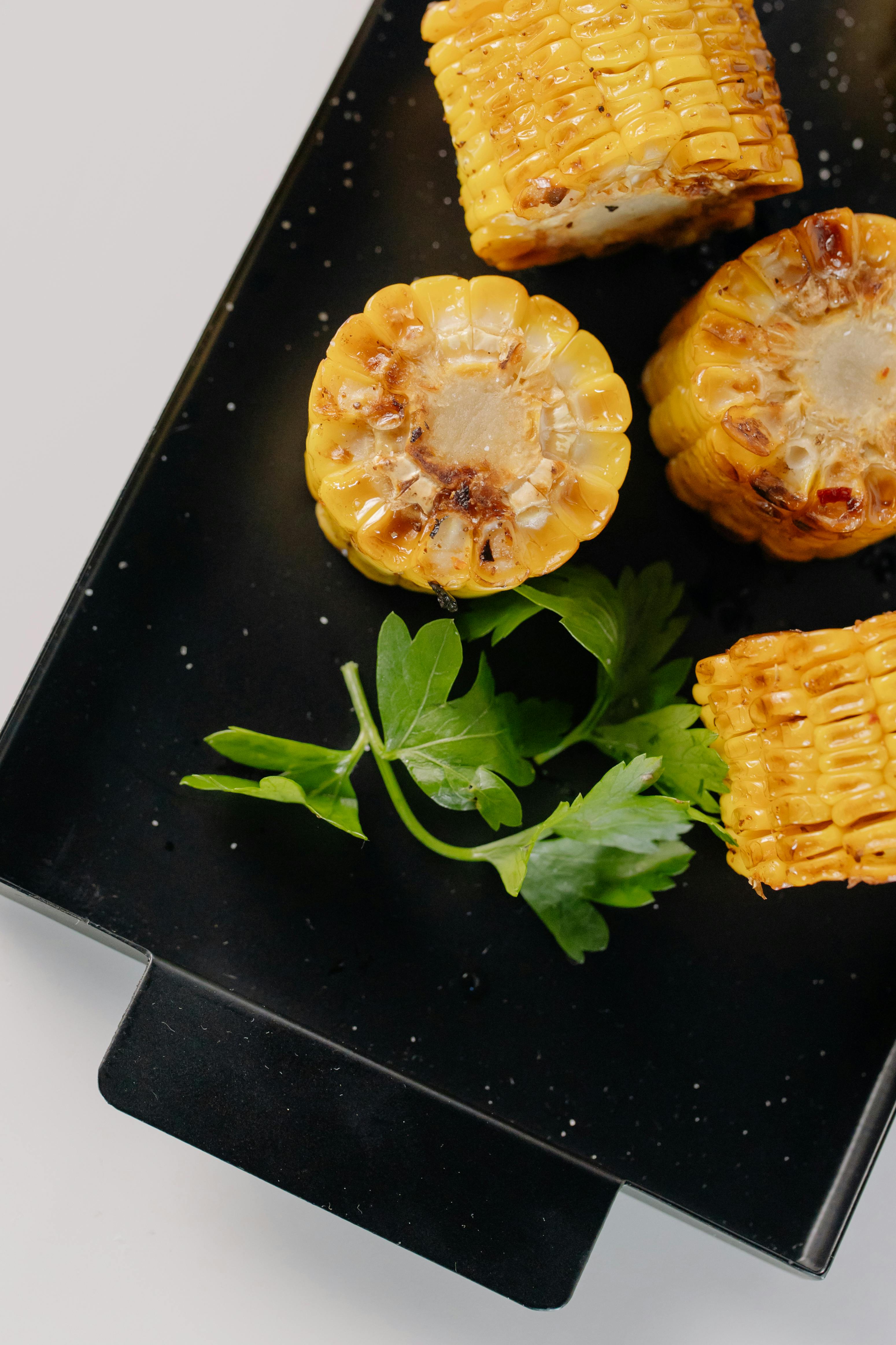 Mazorca Asada con Ají Amarillo y Hierbas Frescas