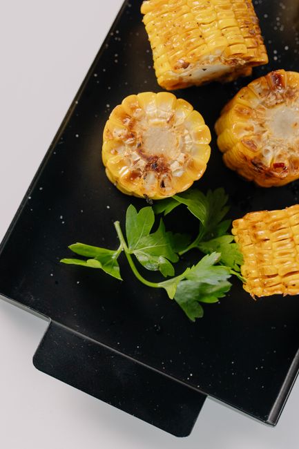 Mazorca Asada con Ají Amarillo y Hierbas Frescas