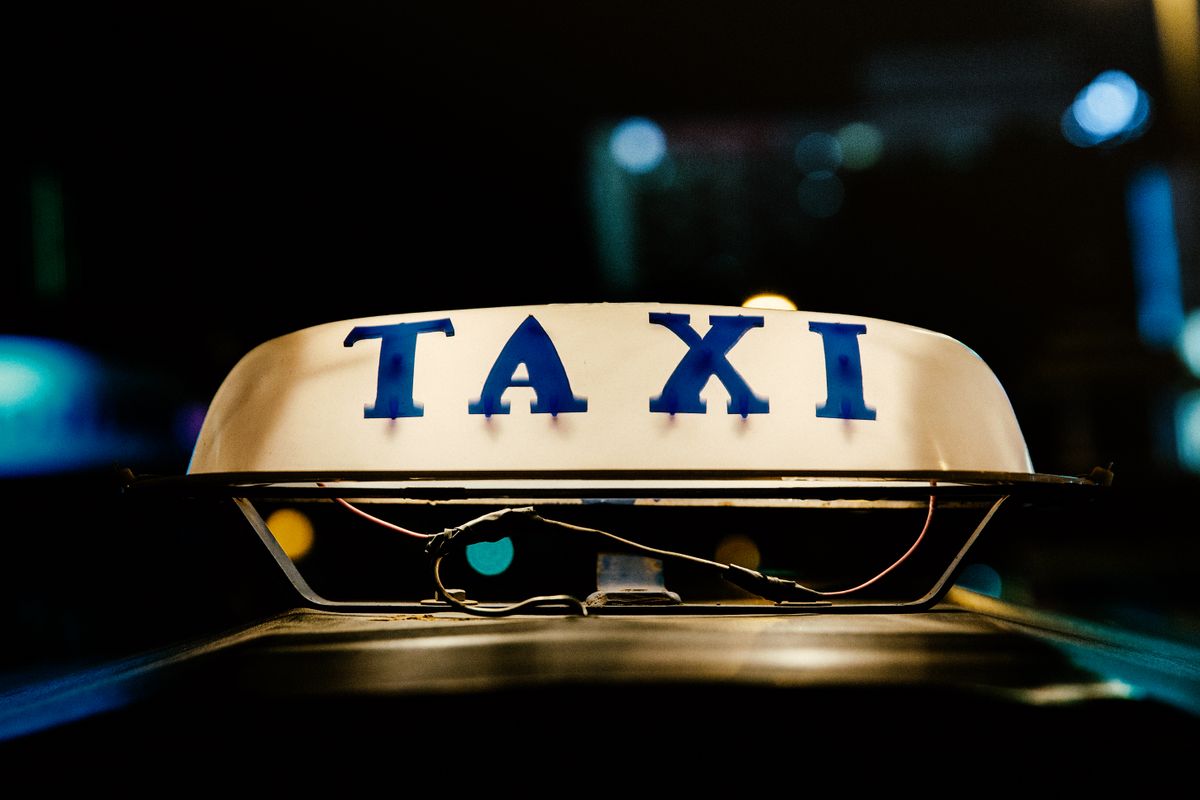 Servicio de taxi profesional en el aeropuerto