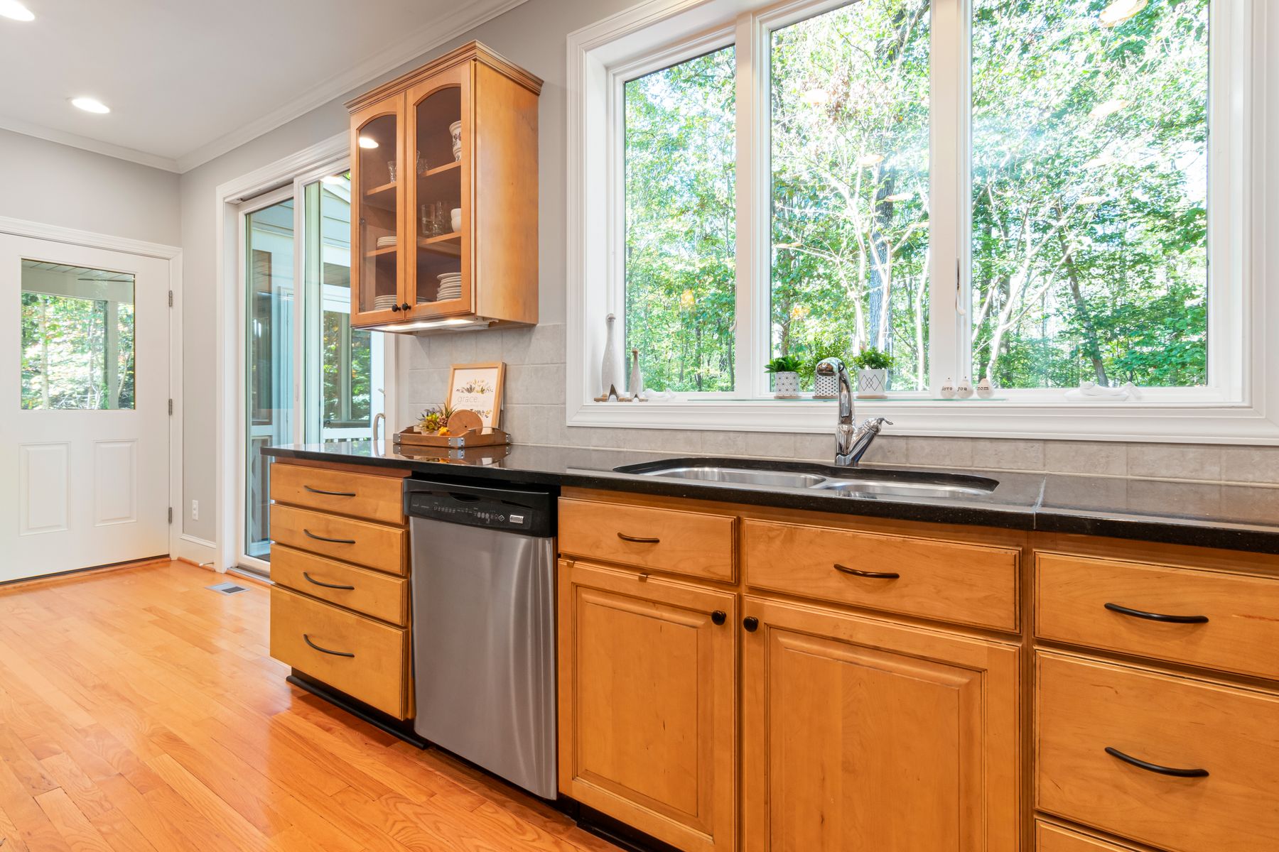 Clean kitchen after cleaning