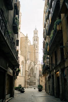 Explore the majestic Gothic architecture of Santa Maria del Mar in Barcelona's charming streets.