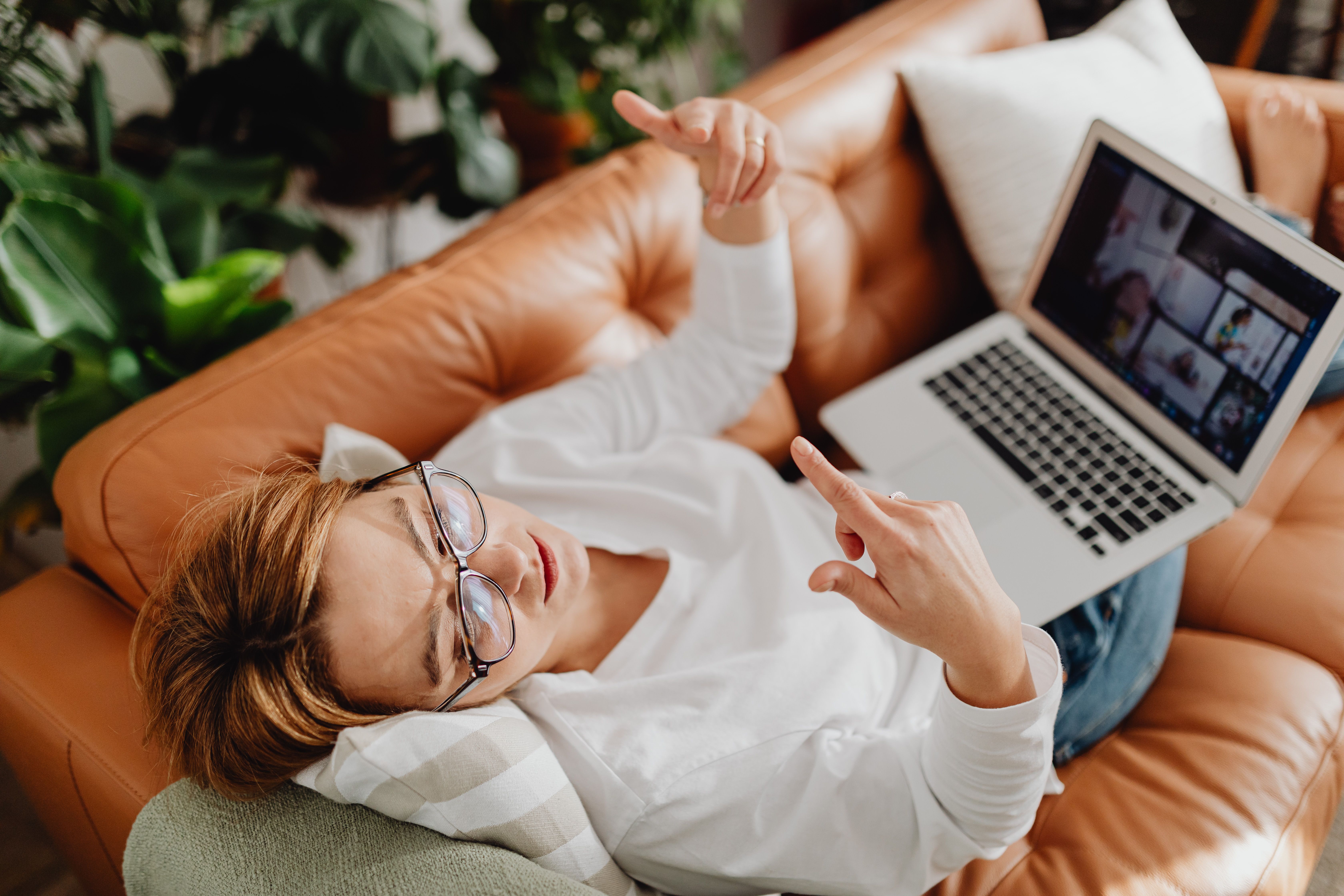 Say bye to doomscrolling, experts say these grandma hobbies and crafts are trending — Photo by www.kaboompics.com on Pexels
