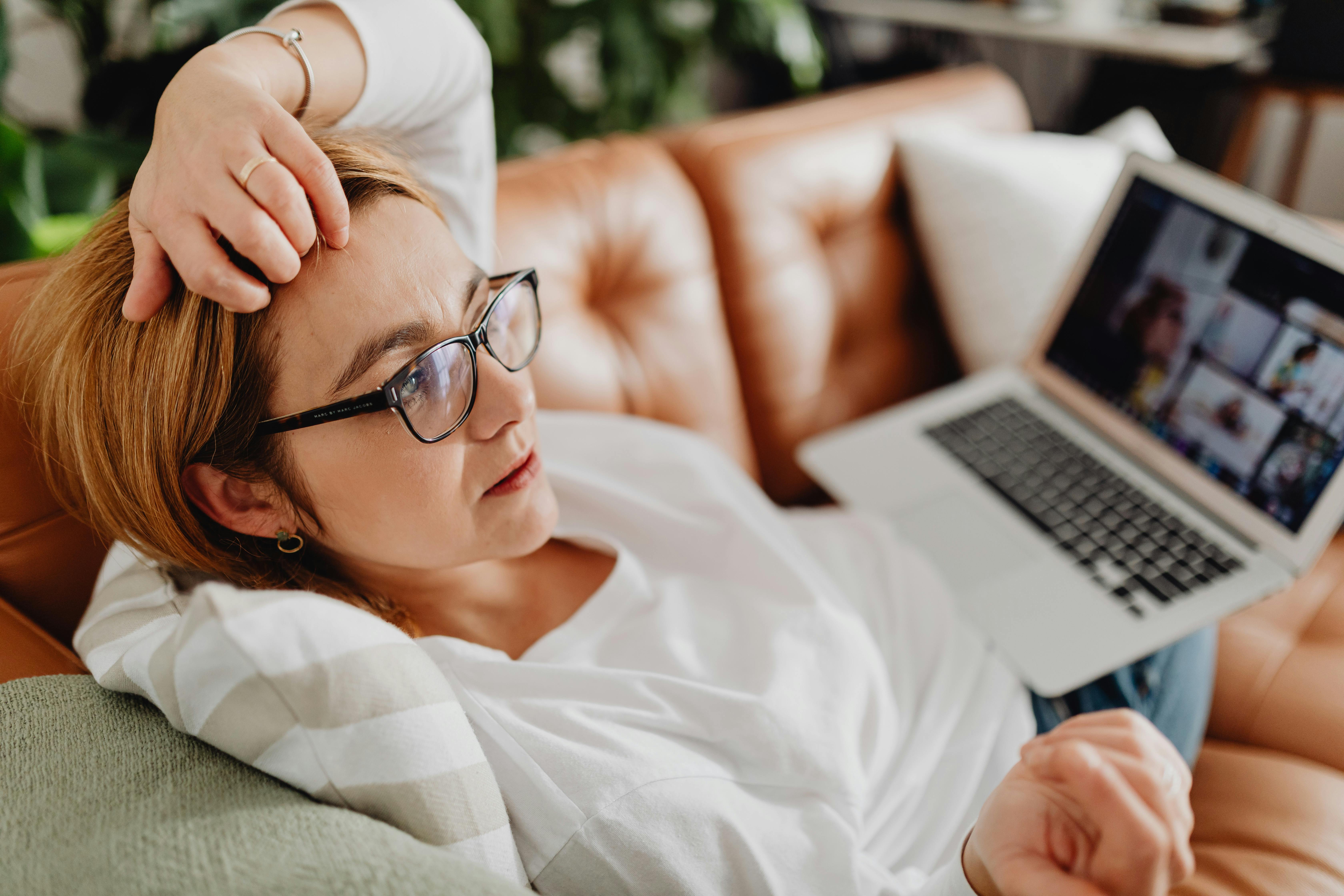 AI Therapist Online: What It Can — and Can’t — Do for Your Mental Health in 2026 — Photo by www.kaboompics.com on Pexels
